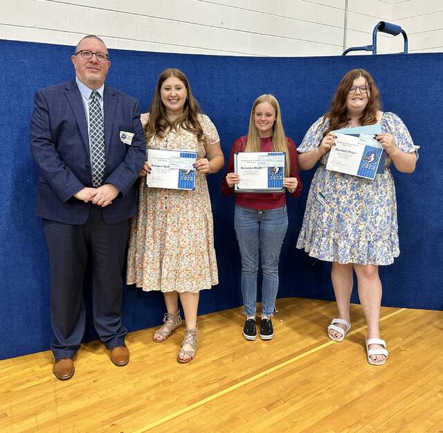 129688449_web1_DeFosse-Schoarship
The recipients of this years Thomas Defosse Memorial Scholarships were Breanna Blum, Raegan Spiller, and Kyndall Price. Pictured with the scholarship winners is Matthew Carpenter of the RULH Alumni Association.
