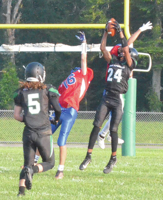 129901394_web1_alex-bradshaw
Fayettevilles Alex Bradshaw hauls in a touchdown reception during the Rockets Aug. 11 scrimmage against Peebles. Photo by Wade Linville