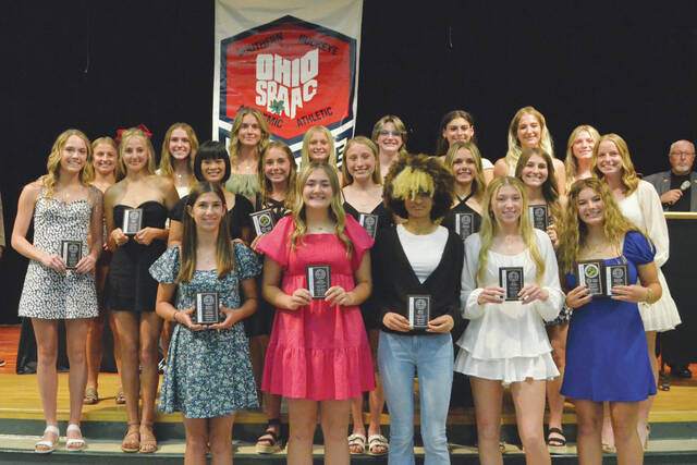 130662568_web1_american-div-girls-track
The 2024 Southern Buckeye Athletic/Academic Conference American Division First Team of girls track and field all-stars pose with their awards during the May 20 spring sports banquet at Hamersville School. Photo by Wade Linville