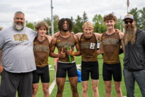 Western Brown 4×800 meter relay team snaps school record